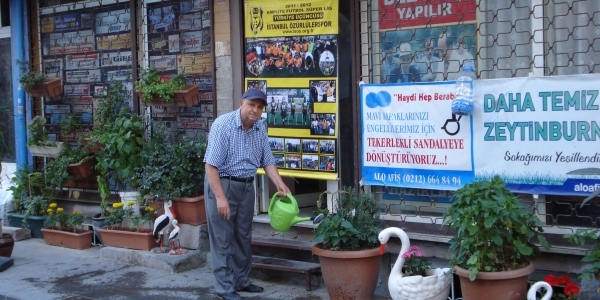 Kaldırımdaki Sevgi Çiçekleri !..