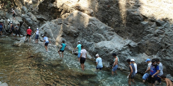 Kamp Ateşi Yanmaya Devam Ediyor