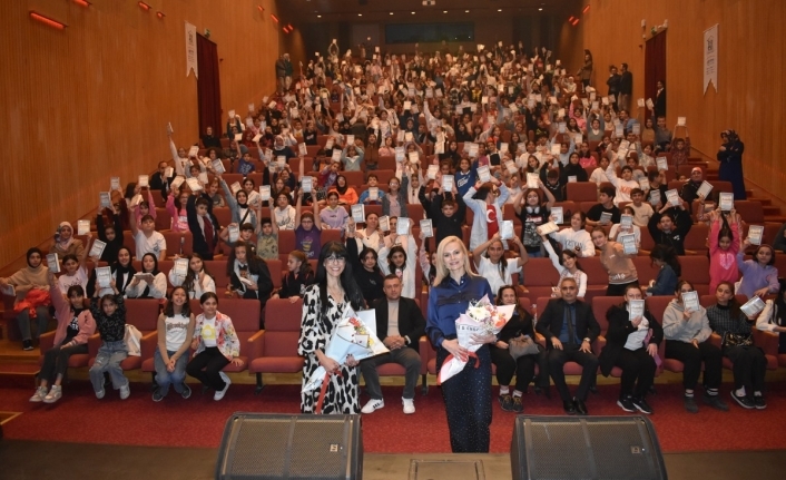 ‘Gençlerle Baş Başa Sohbetleri’ Seda Öğretir ve Almıla Aydın’la Başladı…